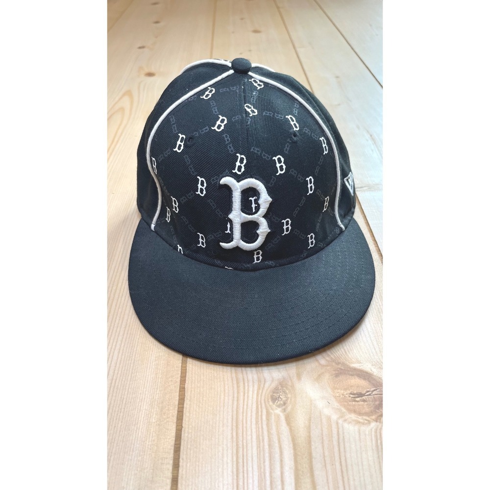 New Era 59FIFTY Boston Red Sox Fitted Hat 6 7/8 Black Monogram Print MLB Cap